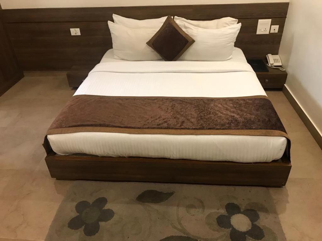 Hotel City Square Hisār Esterno foto