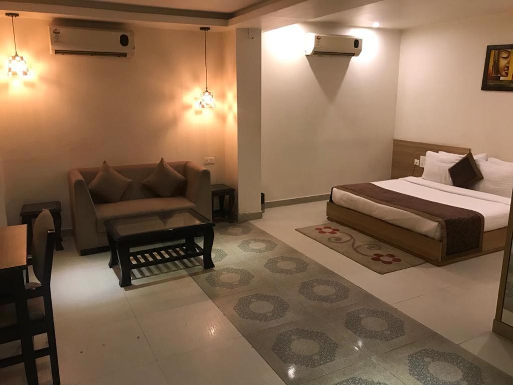 Hotel City Square Hisār Esterno foto