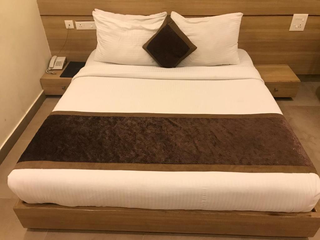 Hotel City Square Hisār Esterno foto