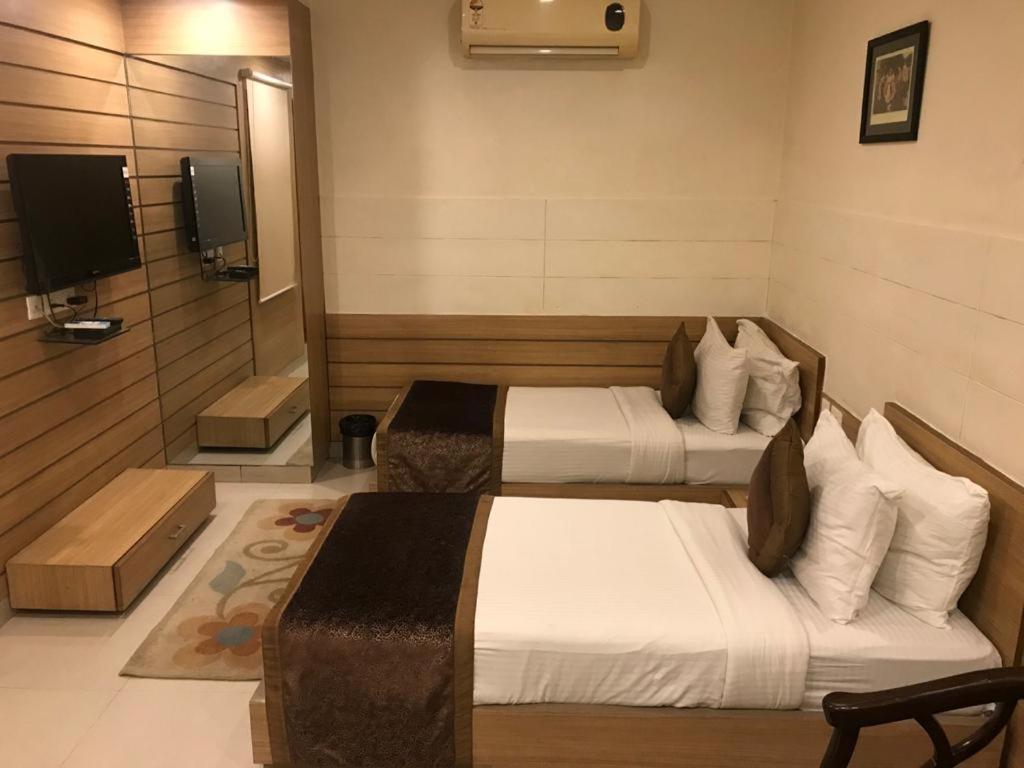 Hotel City Square Hisār Esterno foto
