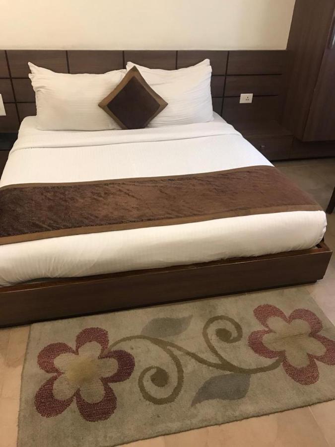 Hotel City Square Hisār Esterno foto