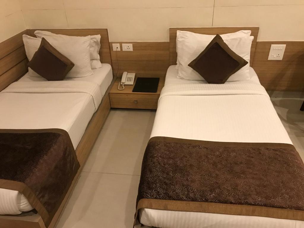 Hotel City Square Hisār Esterno foto