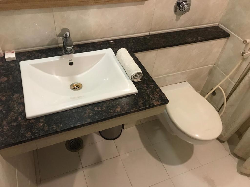 Hotel City Square Hisār Esterno foto