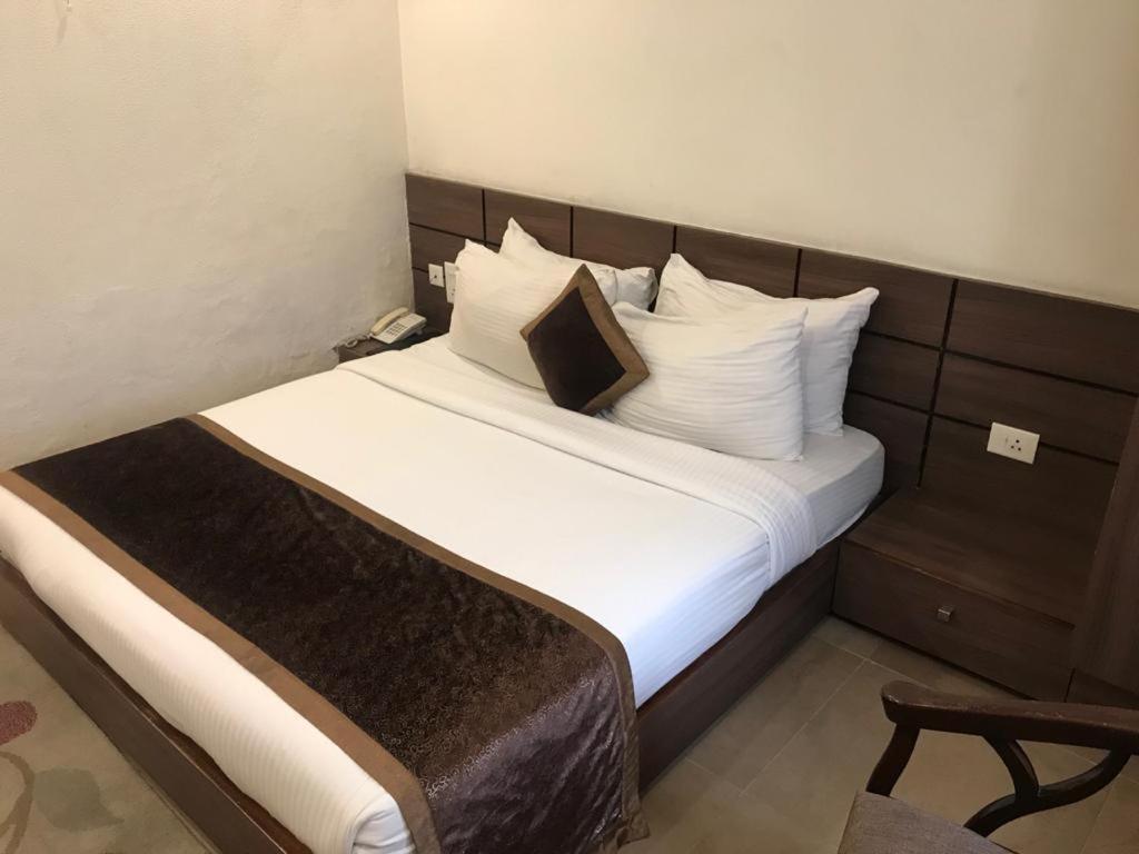 Hotel City Square Hisār Esterno foto