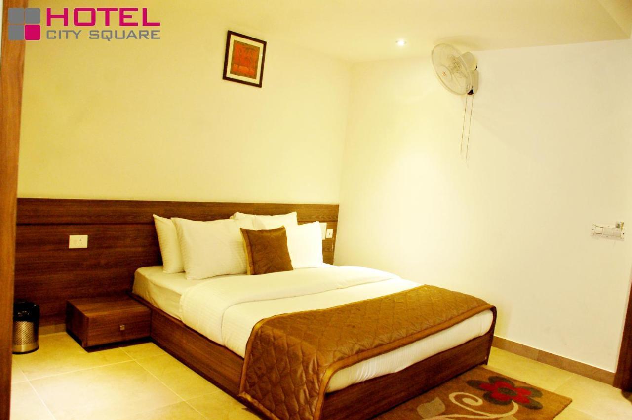 Hotel City Square Hisār Esterno foto