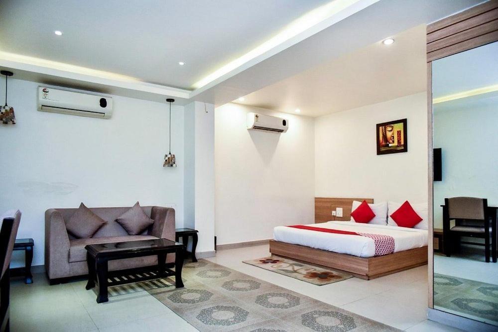 Hotel City Square Hisār Esterno foto