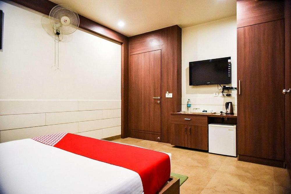 Hotel City Square Hisār Esterno foto